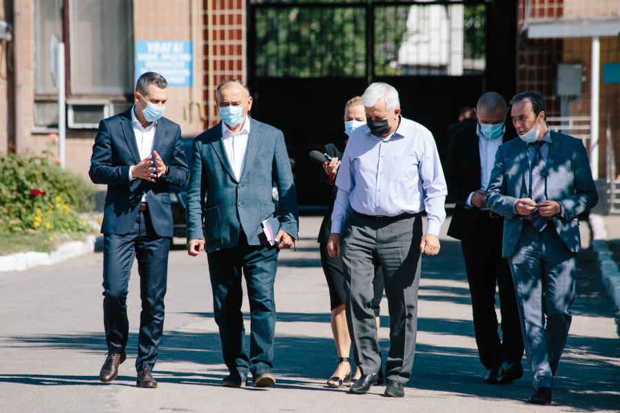 Олексій Кучер ознайомився з роботою Харківського заводу спеціальних машин