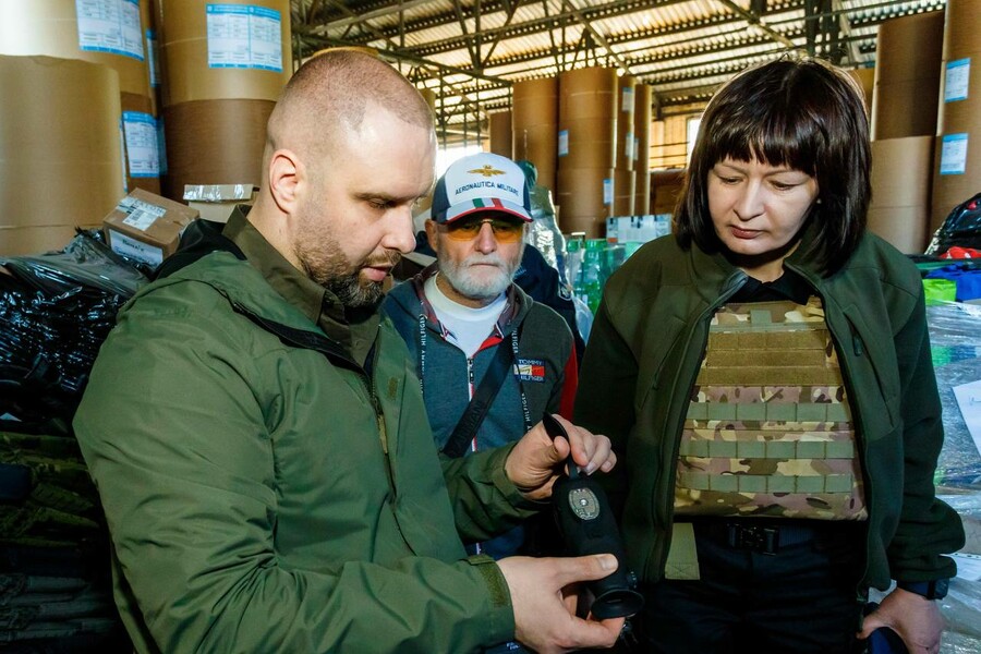 Захисники Харківщини отримали від чеських благодійників амуніцію та оптичні приціли
