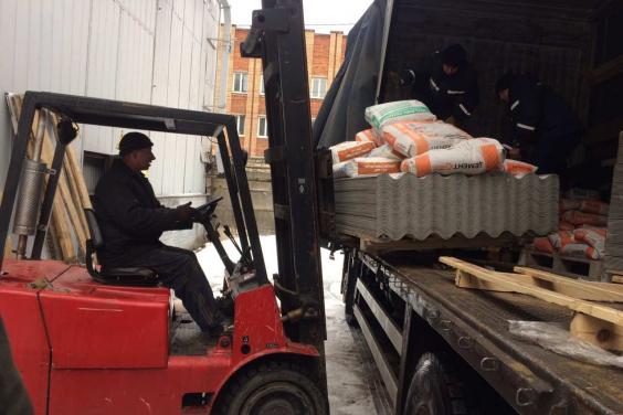 На Донеччину з Харківщини доставили будівельні матеріали для відновлювальних робіт у Авдіївці