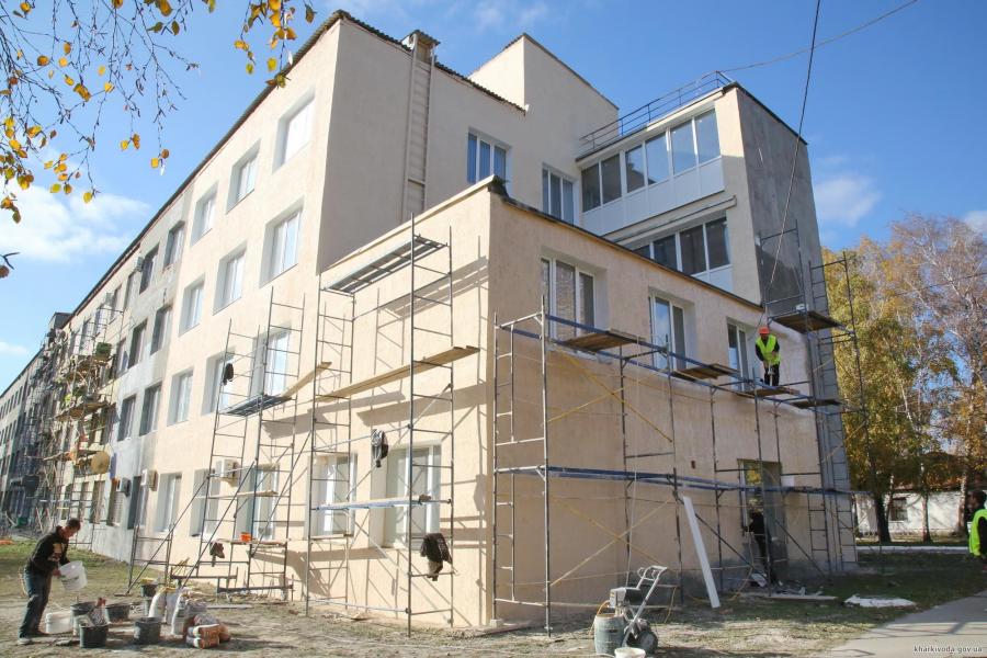 В Красноградской больнице ремонтируют инфекционное отделение
