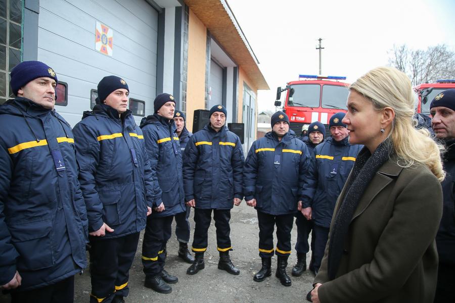 Держава нарешті почала підтримувати своїх рятівників. Юлія Світлична – бійцям ДСНС